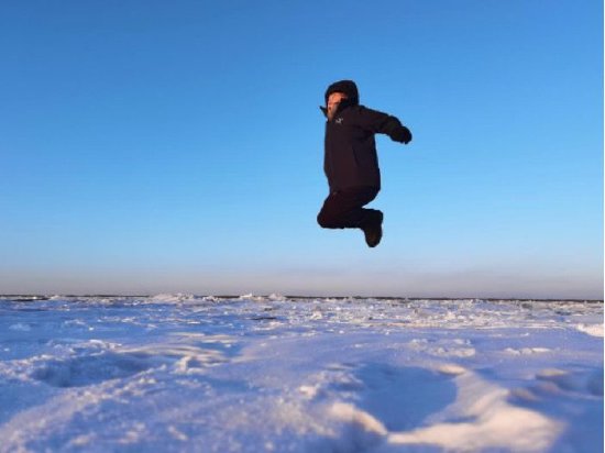  （莫言在松花江）